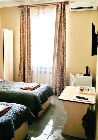 Мини-отель ФЕЯ-центр Бердянска Бердянск Двухместный номер с 2 отдельными кроватями и душем-3