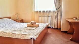 Мини-отель ФЕЯ-центр Бердянска Бердянск Двухместный номер с 1 кроватью и собственной ванной комнатой-10