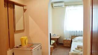 Мини-отель ФЕЯ-центр Бердянска Бердянск Двухместный номер с 1 кроватью и собственной ванной комнатой-12